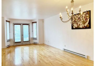 1485 st jacques,  big 1/2 4 for rent