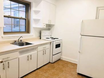 Brand new floors: Brand new Bathroom: Newly Painted 3.5 on Ridgewood Ave!