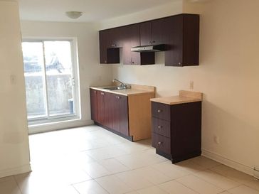 Large 2 Bedrooms with Fridge/Stove/Oven/Dishwasher Inc!
