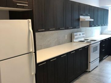 Modern 1200 SQFT: * 5-Stainless Appliances! Very Large!