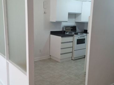 Heated 1 Bedroom apartment in Prime Downtown! Private Balcony!