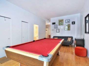 Entirely Reno and Large 4.5 in Le Plateau-Mont-Royal!