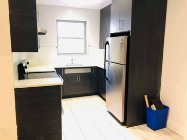 Brand new 4.5 entirely renovated unit on Ridgewood Ave! Heated!